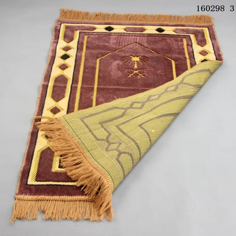 2020 New Design Wholesale High Qualiyt Muslim Carpet Prayer Mat Wool Printed Carved Prayer Rugs Isliamic Indoor Blanket Print Mat Carpet Supplier
