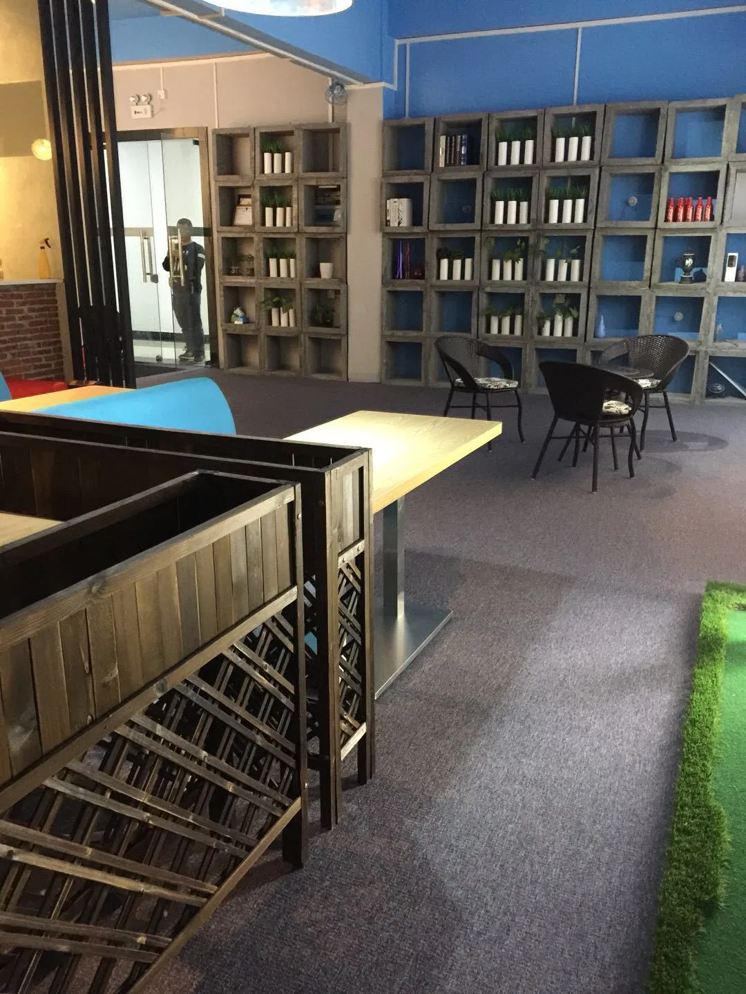 Pure Colour Resist Fatigue Loop Pile Net Backing PP Material Floor Carpet Rugs in Rolls for Commercial