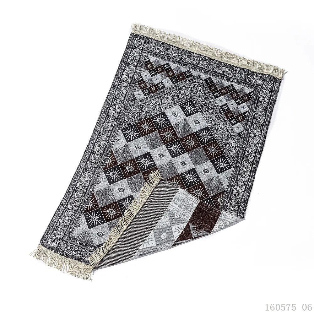 Wholesale Modern Muslim Travelling Prayer Mat Thick Portable Polyester Carpet Rug Namaz Mats Luxury Prayer Mat in Arabic Janamaz Carpet Indoor Blanket