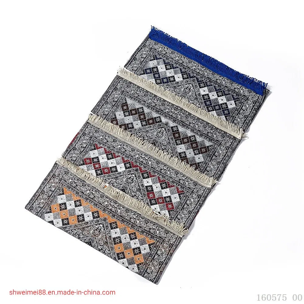 Wholesale Modern Muslim Travelling Prayer Mat Thick Portable Polyester Carpet Rug Namaz Mats Luxury Prayer Mat in Arabic Janamaz Carpet Indoor Blanket